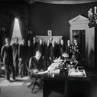 Predsjednik Warren Harding potpisuje Akt o kapper-volsteidu povijesti februara