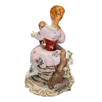 Ručno oslikana majka koja se igra sa svojim dečjim porculanskom figuricom