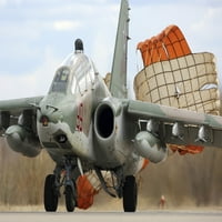Suvanski avion od ruskih poreza na zrakoplovstvu nakon slijetanja. Poster Print Artem Alexandrovich