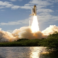 Space Shuttle Atlantis dizala je sa svoje lansirne jastučiće na Svemirskom centru Kennedy, Florida Poster