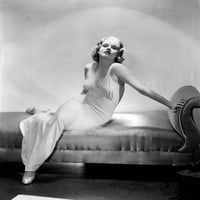 Jean Harlow nosi sheer rez bijele haljine sjedenje na razmaku fotografiju