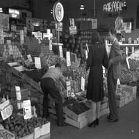 Izrada tržišta, 1941. NSHOPPERS na tržištu proizvoda u San Diegu u Kaliforniji. Fotografija Russell
