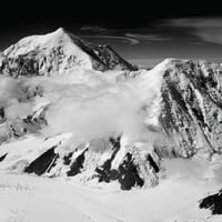 Mount Foreker je visoka planina od 17.400 stopa u centralnom asortimanu Alaska, u Nacionalnom parku